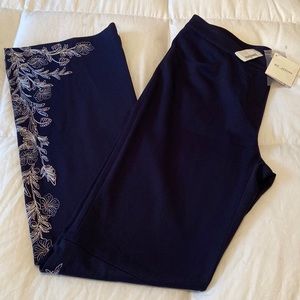 NWT St. John navy/white dress slacks with embroidery & sequin floral detail, 12